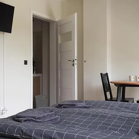 White Przy Wyspie Opatowickiej Homestay *